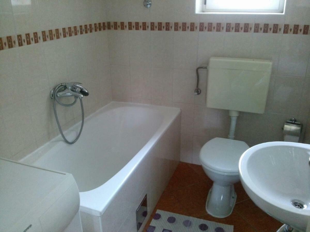Apartment for 6 in Makarska centar Exteriör bild