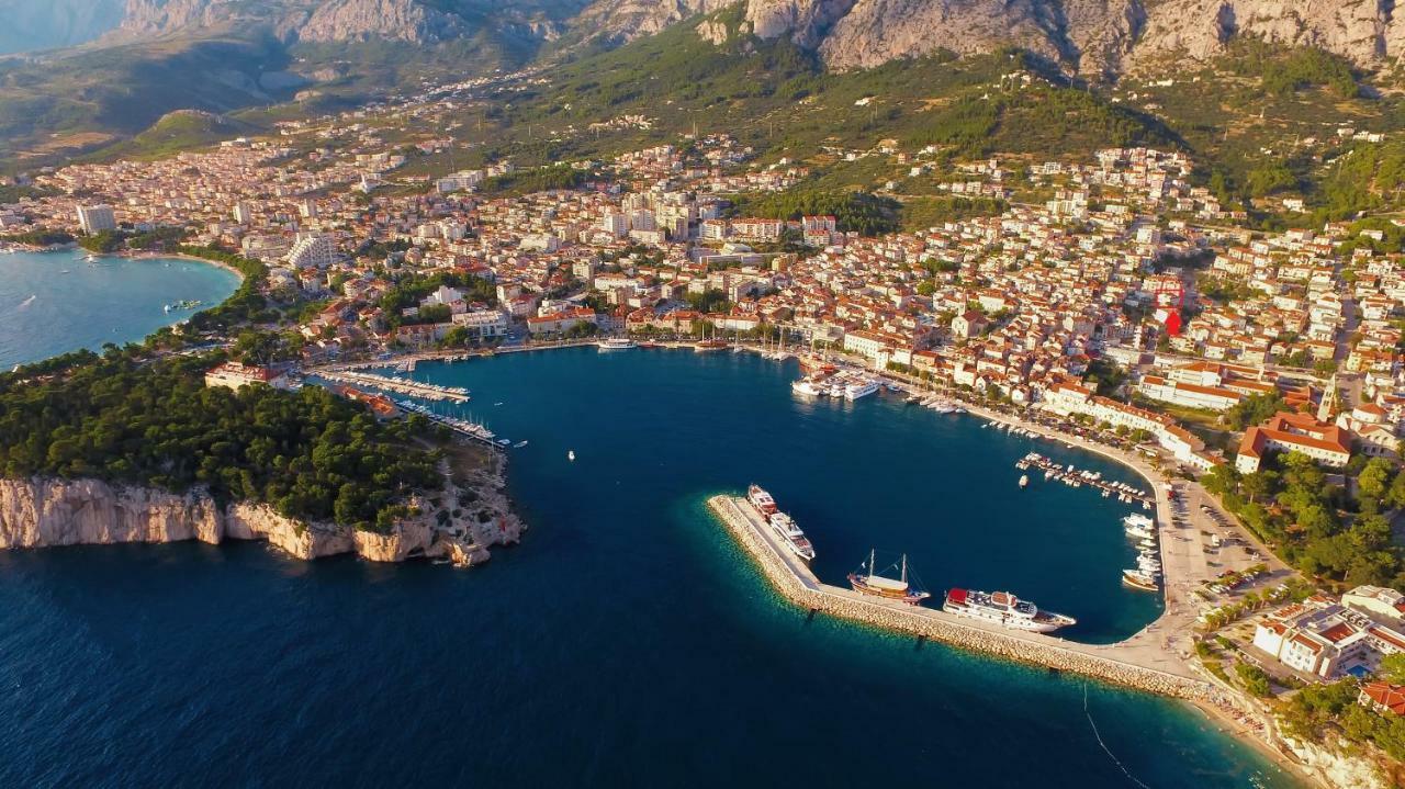 Apartment for 6 in Makarska centar Exteriör bild